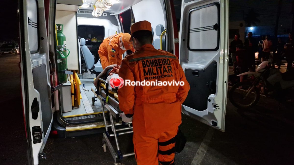 NO CENTRO: Motociclista avança cruzamento e fica gravemente ferido ao bater em carro