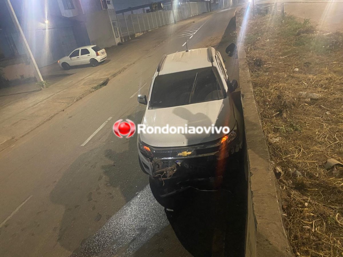 DESGOVERNADO: Motorista perde controle da direção e despenca com caminhonete da BR-364