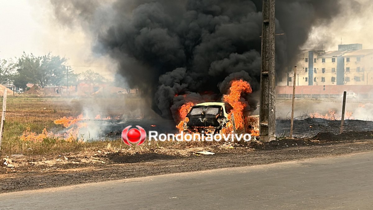 VÍDEO: Carro é incendiado após tiroteio próximo de condomínio