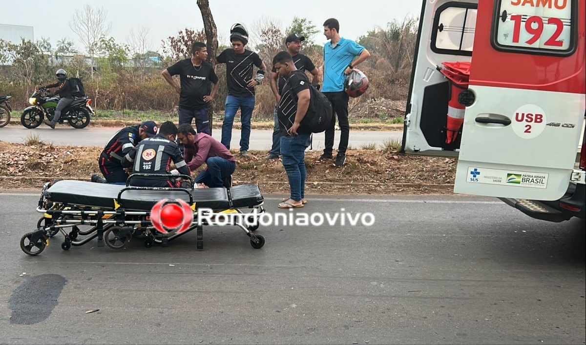 VÍDEO: Motociclista quebra o braço após sofrer queda na Avenida Guaporé