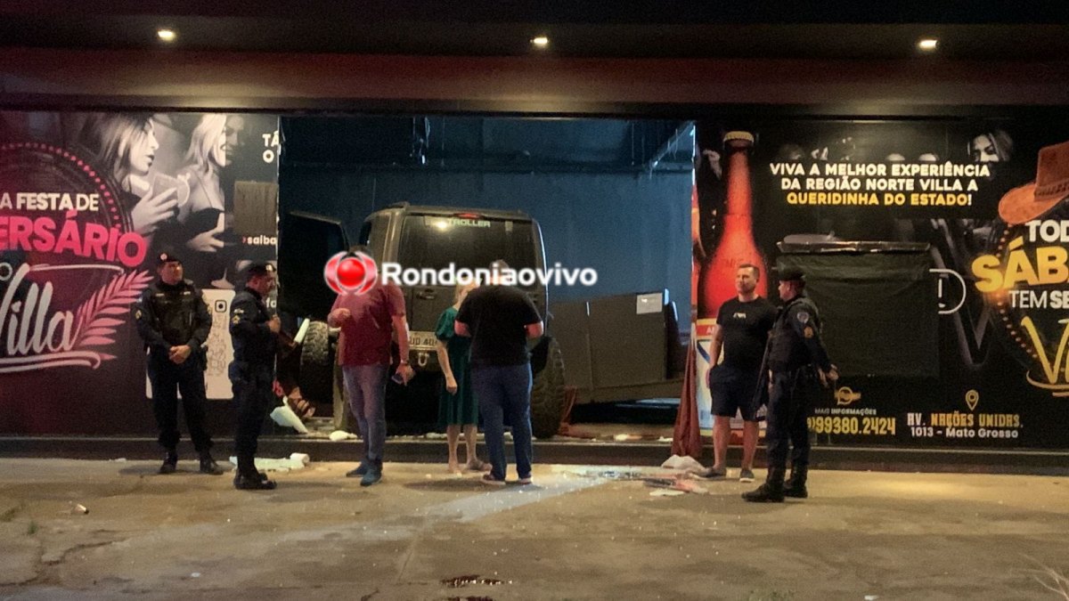 ACIDENTE: Carro Jeep Troller invade casa noturna na região Central da capital 