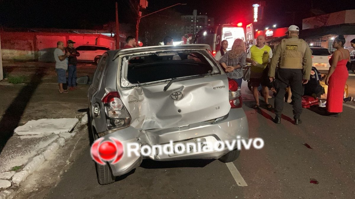 NA CALAMA: Motociclista bate em cheio na traseira de carro e fica gravemente ferido 