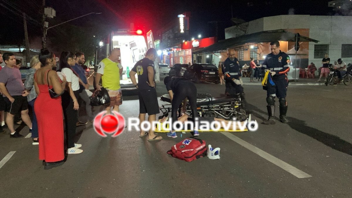 NA CALAMA: Motociclista bate em cheio na traseira de carro e fica gravemente ferido 