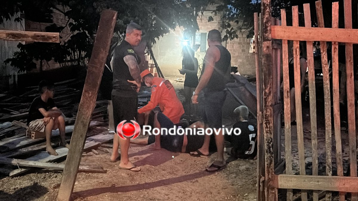 VÍDEO: Casal fica gravemente ferido após bater em carro e derrubar cerca de casa
