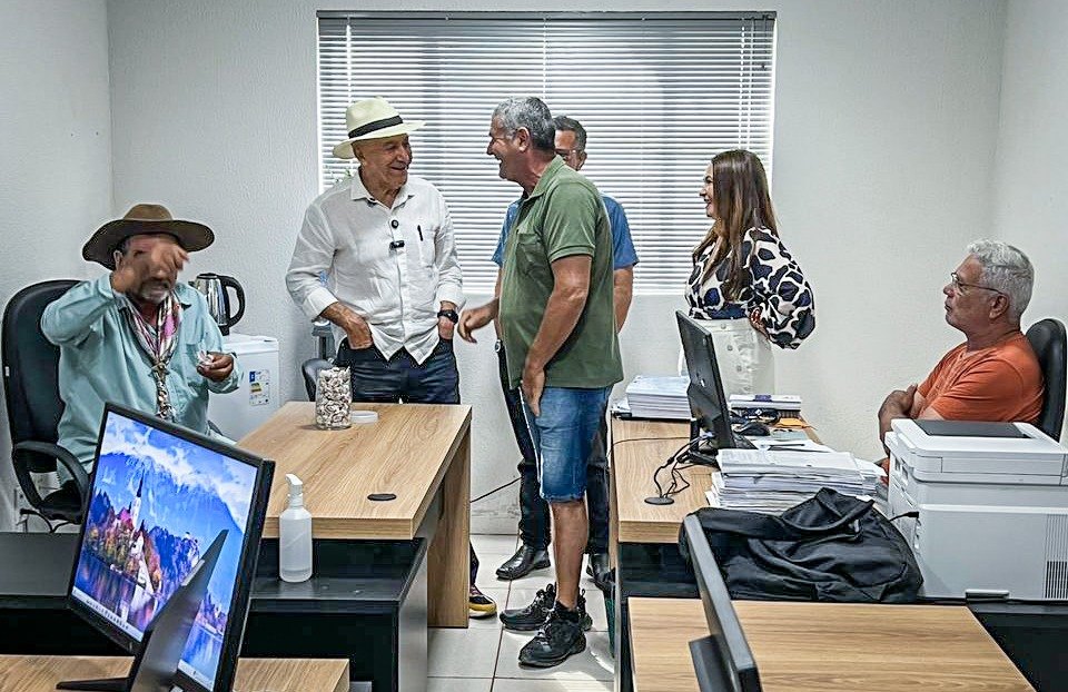 CONFÚCIO MOURA: Senador leva novas conquistas a Castanheiras com diálogo e foco nas pessoas