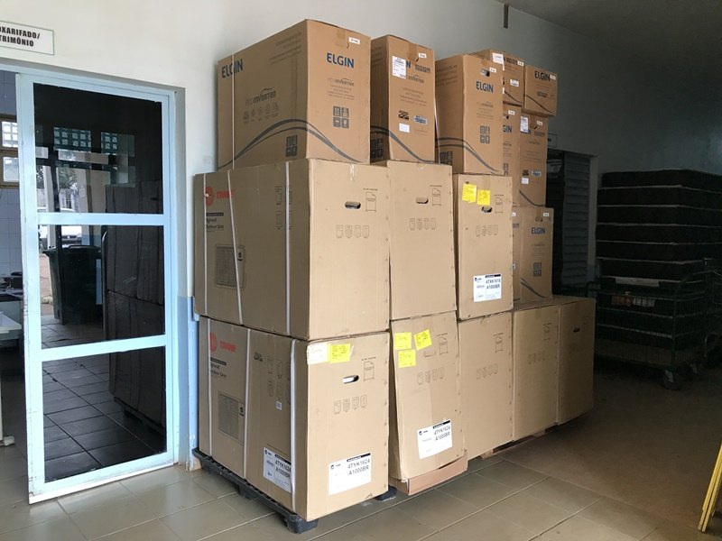 CEMETRON: Vereadora Ada Dantas verifica denúncia de falta de ar condicionado nos leitos