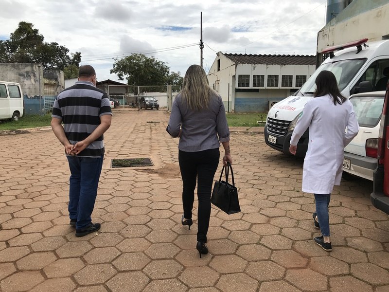 CEMETRON: Vereadora Ada Dantas verifica denúncia de falta de ar condicionado nos leitos