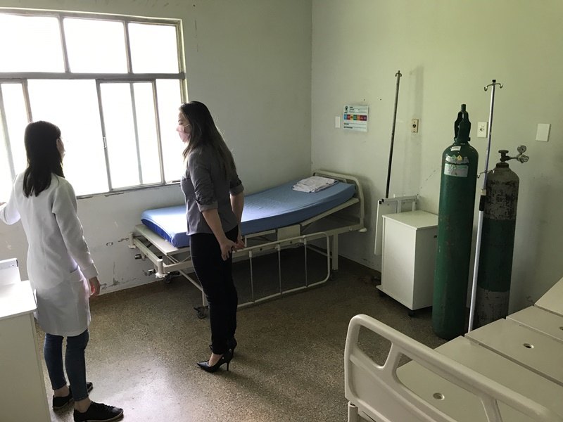 CEMETRON: Vereadora Ada Dantas verifica denúncia de falta de ar condicionado nos leitos