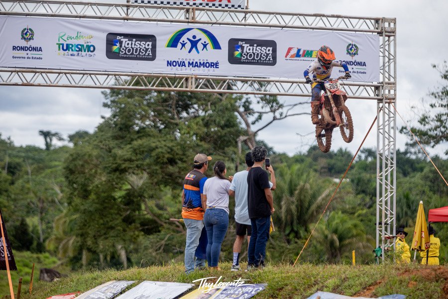 CHOVEU MUITO: Motocross em Nova Mamor&eacute; exigiu for&ccedil;a e garra dos pilotos e da organiza&ccedil;&atilde;o