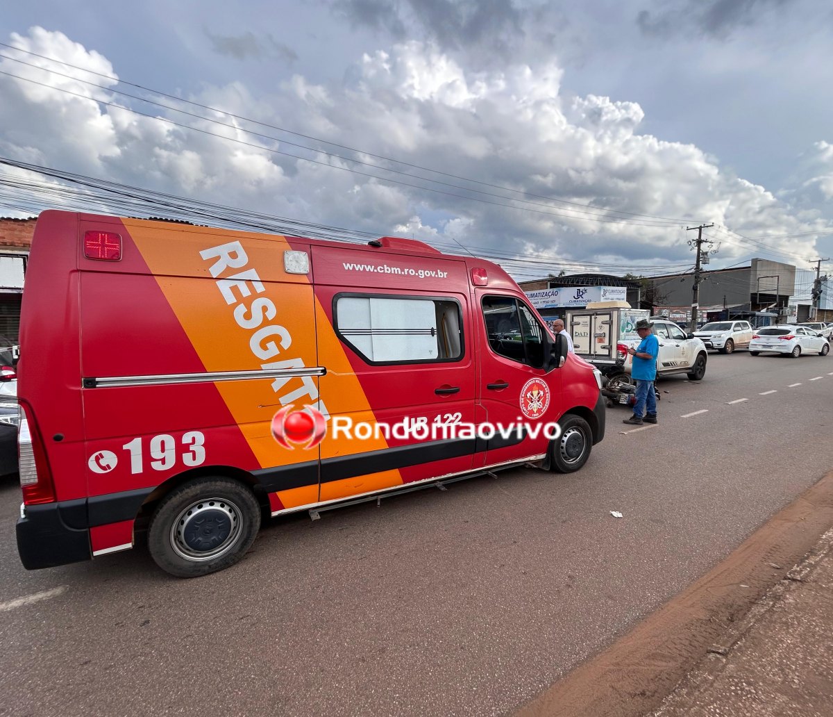 NA TRASEIRA: Motociclista fica gravemente ferido ao bater em caminhonete da SEMUSA
