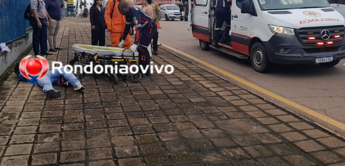 NA CALAMA: Adolescente de 16 anos é socorrido pelo SAMU após acidente entre carro e moto