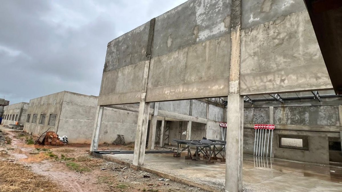 CONFÚCIO MOURA: Senador confere avanços da escola Primeiros Traços em Presidente Médici