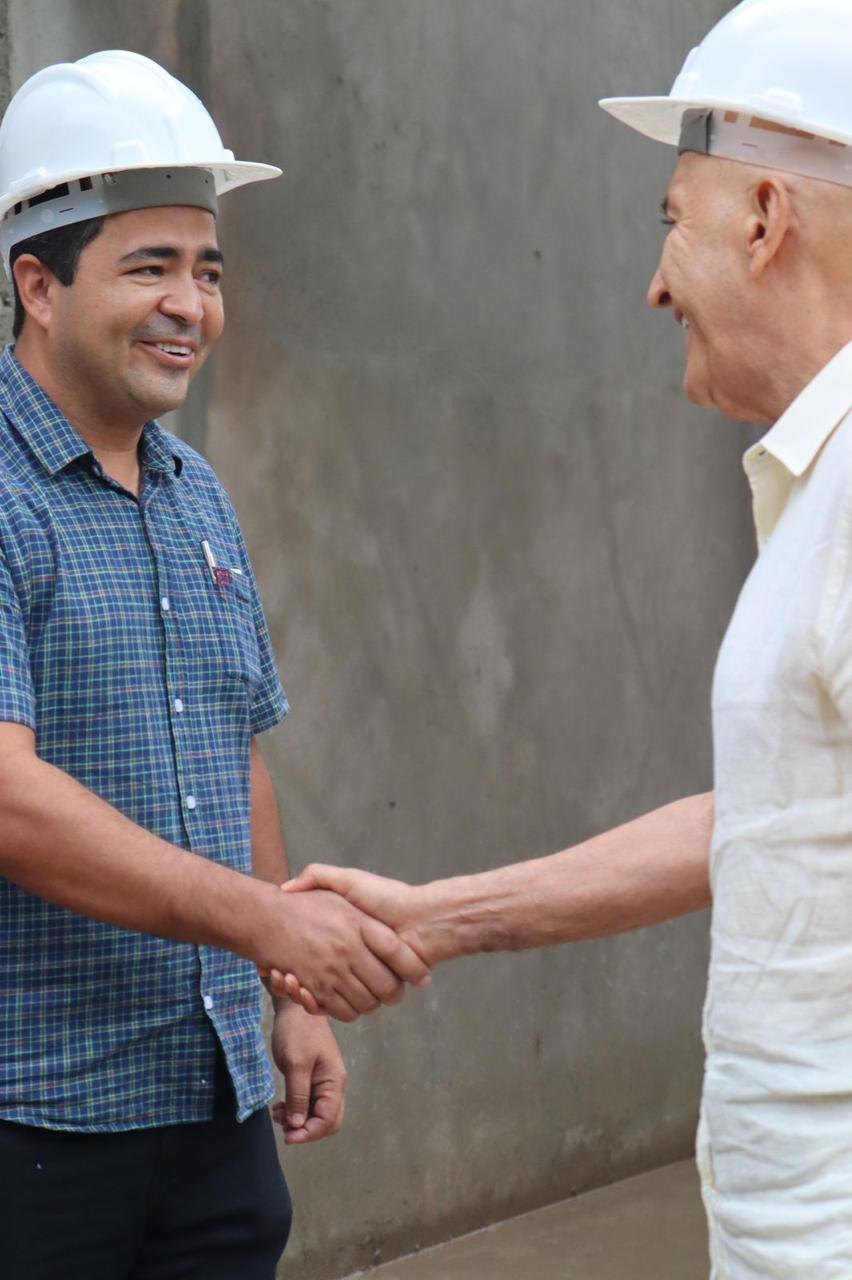 CONFÚCIO MOURA: Senador confere avanços da escola Primeiros Traços em Presidente Médici