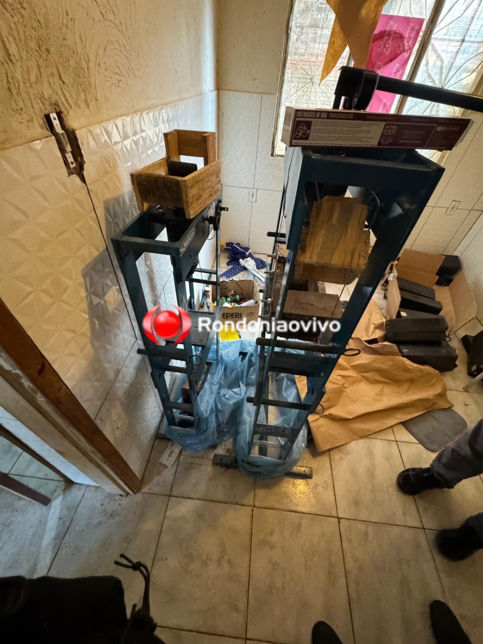 URGENTE: Divisão de Operações prende traficante com vários tabletes de drogas