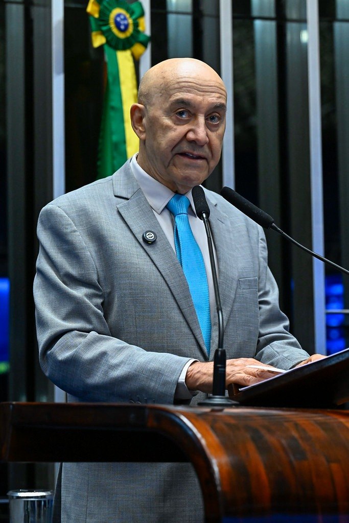 VALORIZAÇÃO: Confúcio Moura faz homenagem a professores e defende investimentos na educação