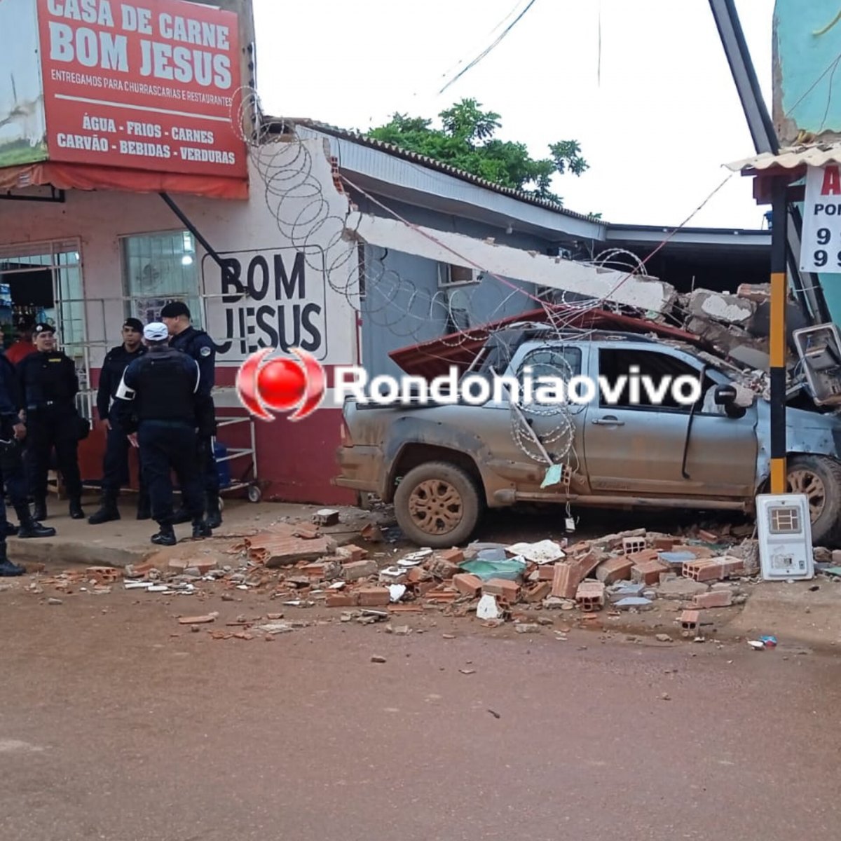 DESTRUIÇÃO: Vídeo registrou Fiat Strada atingindo comércio em Porto Velho 