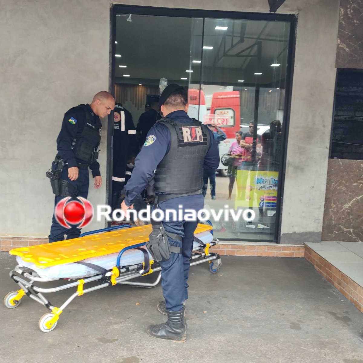 TIROS: Vídeo mostra execução de motoboy em restaurante na capital 