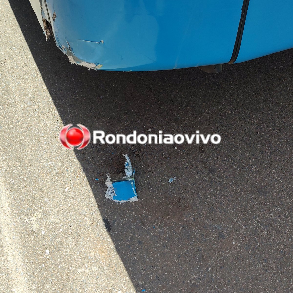 VÍDEO: Mulher em moto tem perna dilacerada ao ser atropelada por caminhão da Coca-Cola