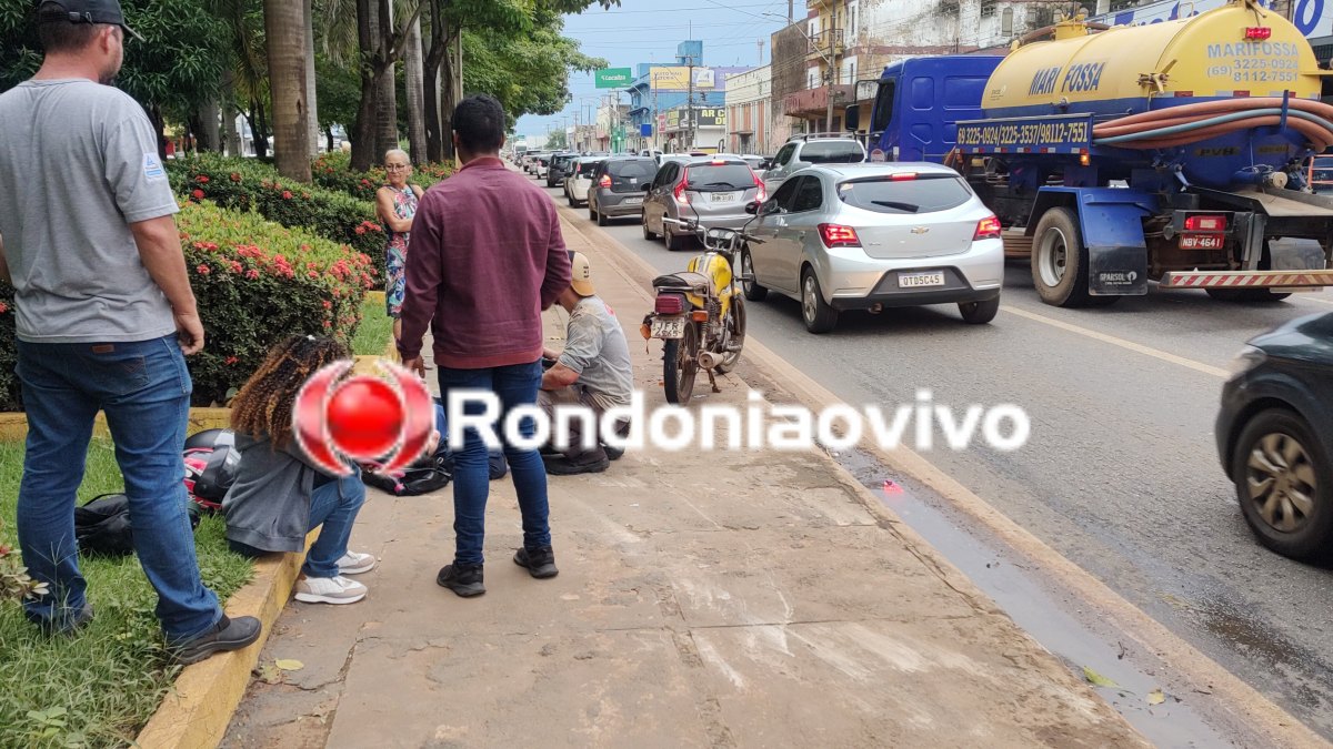 VÍDEO: Casal vai parar no canteiro central após acidente na Jorge Teixeira 