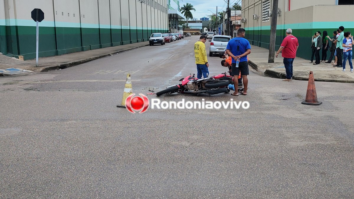 VÍDEO: Motociclista sofre grave acidente após motorista de Gol invadir preferencial