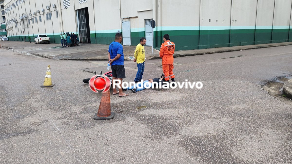 VÍDEO: Motociclista sofre grave acidente após motorista de Gol invadir preferencial