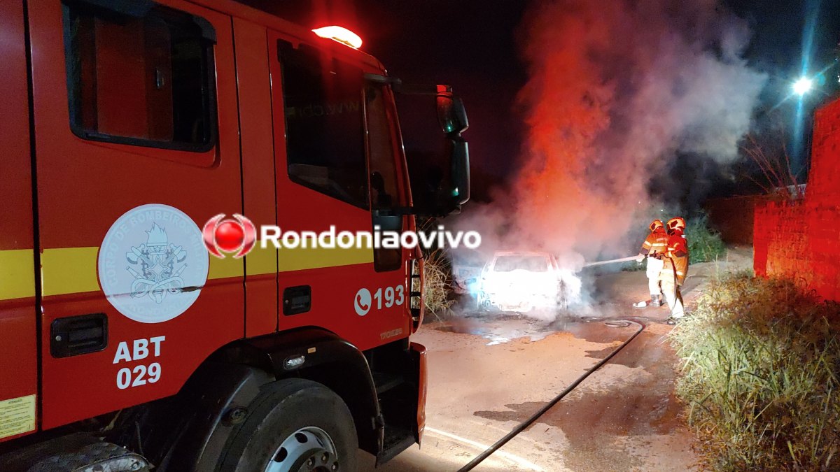 'DONO SUMIU': Carro é completamente destruído por incêndio na capital 