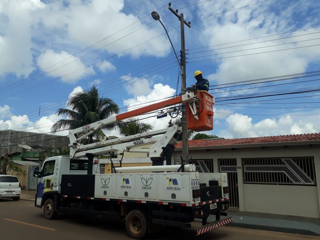ILUMINAÇÃO: Emdur atende pedido de Alan Queiroz e beneficia bairro Costa e Silva