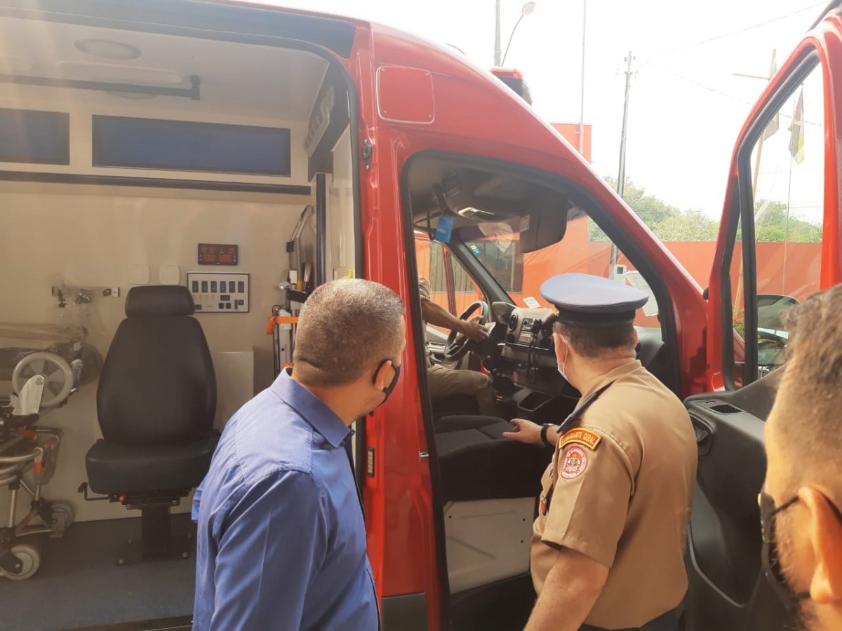 DEPUTADO: Alex Silva garante duas ambulâncias para o Corpo de Bombeiros 