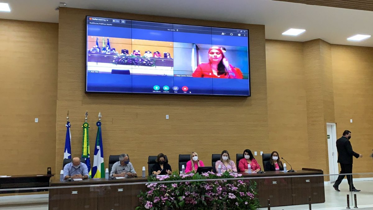 CAMPANHA: Primeira-dama, Ieda Chaves, abraça ações do Outubro Rosa na capital