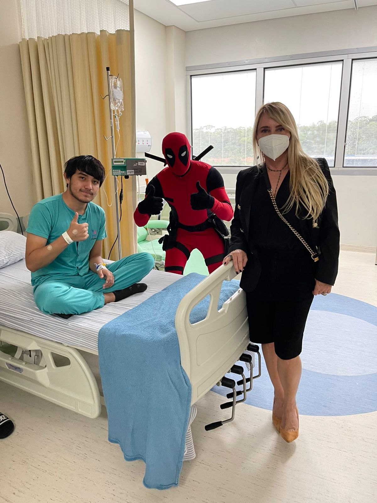 NATAL DE ESPERANÇA: Ieda Chaves leva presentes para crianças internadas no Hospital de Amor