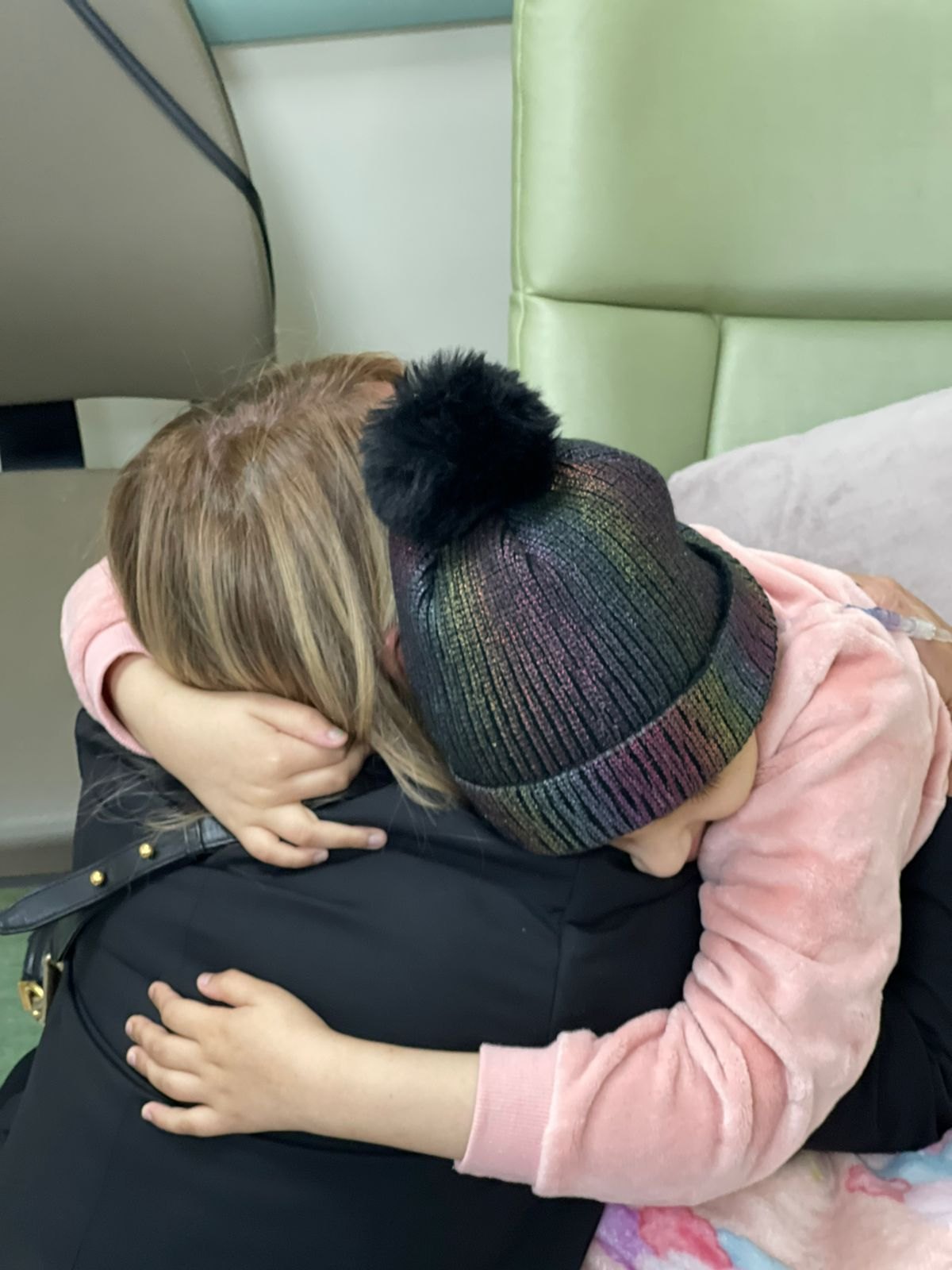 NATAL DE ESPERANÇA: Ieda Chaves leva presentes para crianças internadas no Hospital de Amor