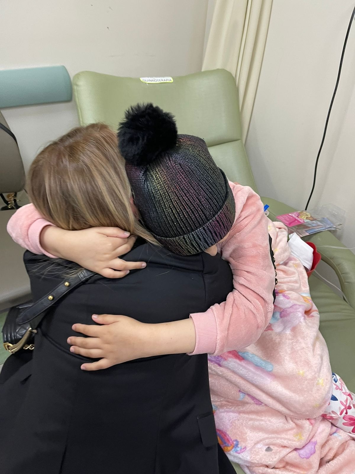 NATAL DE ESPERANÇA: Ieda Chaves leva presentes para crianças internadas no Hospital de Amor