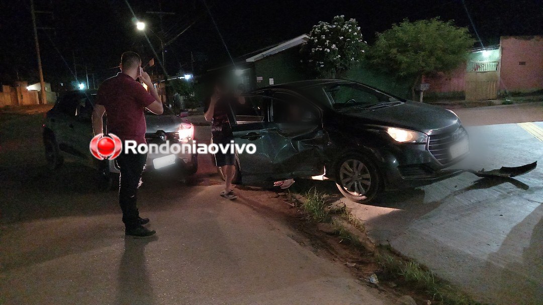 IMPRUDÊNCIA: Motorista de aplicativo invade cruzamento e provoca violenta colisão entre carros