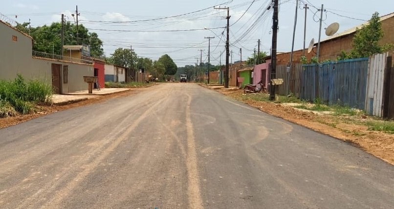 AEROCLUBE: Rua Janaúba é asfaltada após pedido do vereador Da Silva do Sinttrar