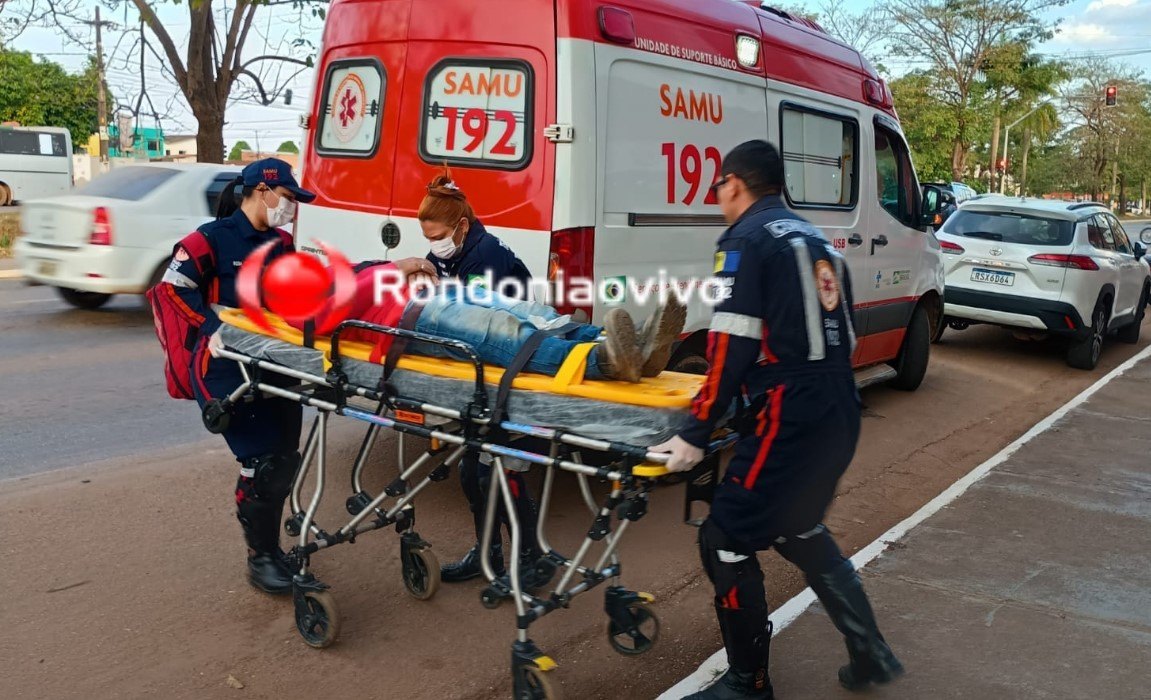 VÍDEO: Trabalhador é socorrido pelo Samu após cair do telhado de loja