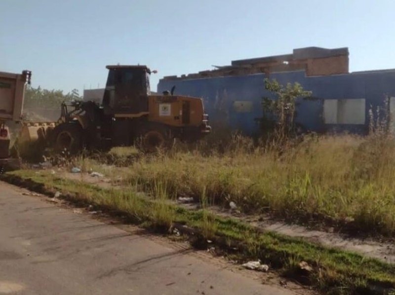 SERVIÇOS: Semusb atende pedido de Márcio Pacele e realiza limpeza no Bairro Flamboyant