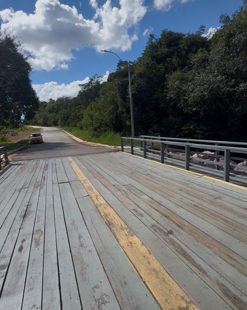 PERIGO: Pregos expostos na ponte do Bate Estaca na estrada do Santo Antônio 