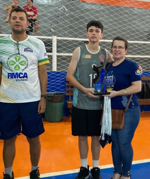 CAMPEÕES: Equipe de voleibol vilhenense conquista ouro em competição em MT