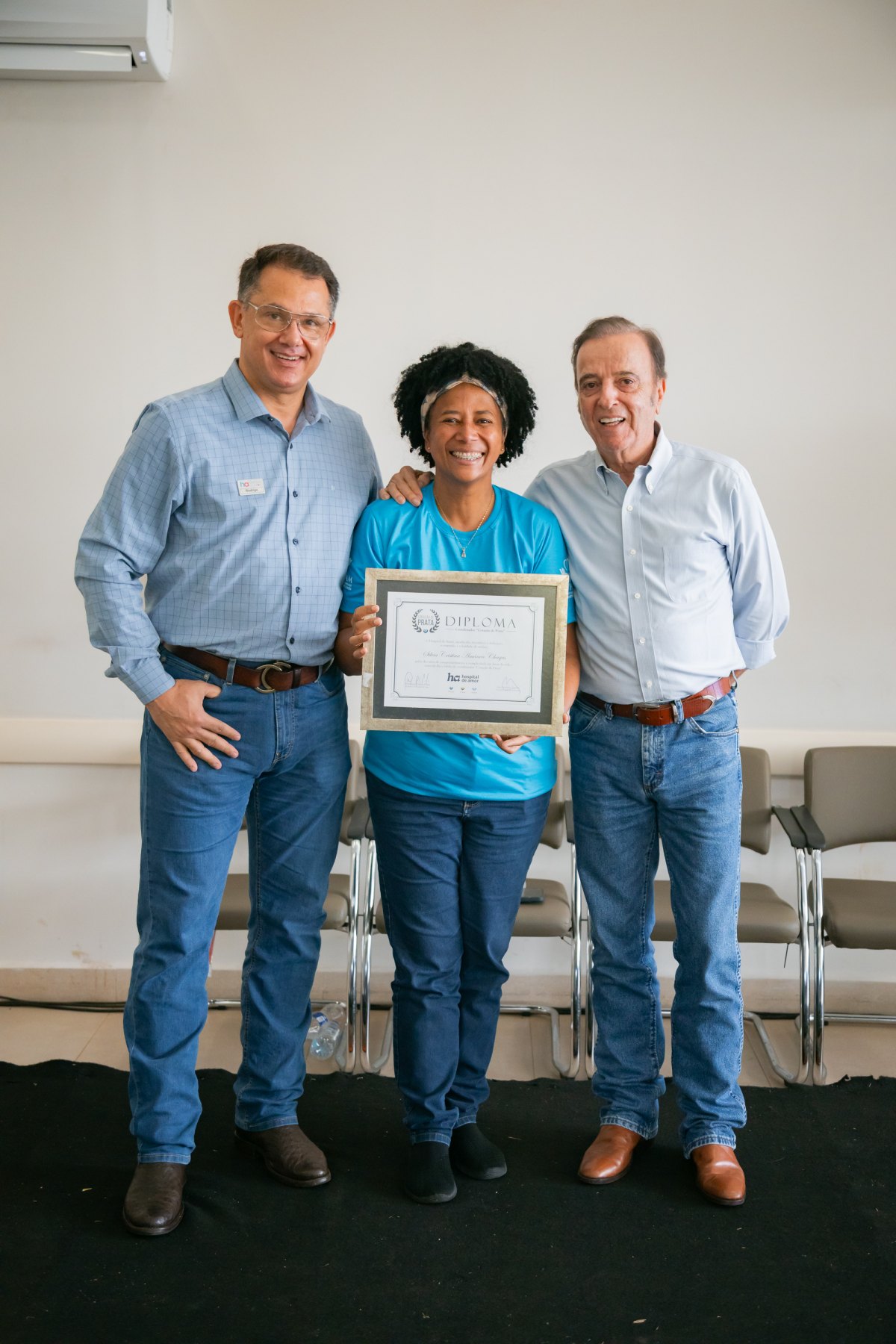 SILVIA CRISTINA: Deputada recebe certificado como coordenadora de leilão do Hospital de Amor