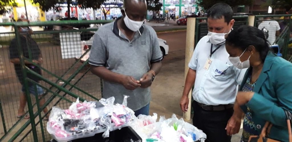 JARU: Vendedor garante nova fonte de renda com venda de máscaras 