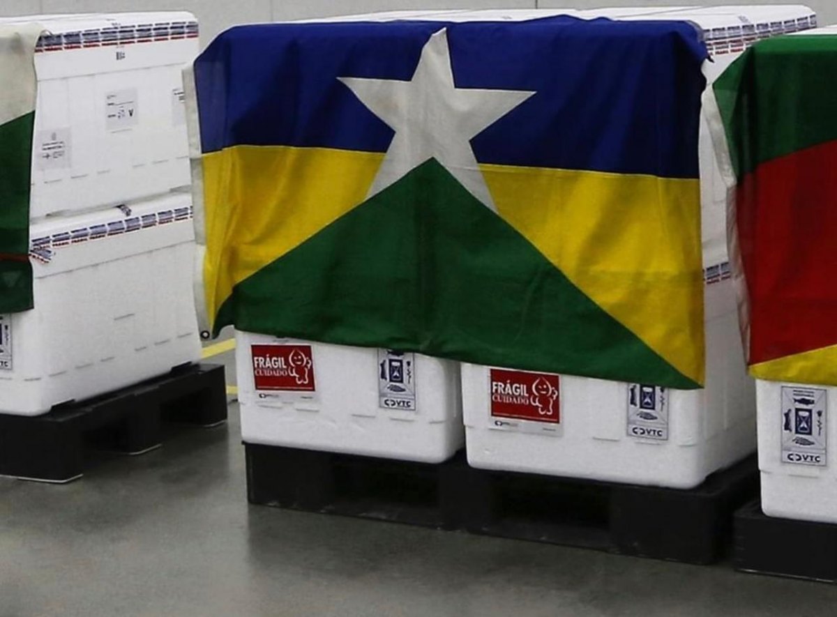 EM RONDÔNIA: Cel. Chrisóstomo acompanha chegada da vacina: 'esperança para o nosso povo'