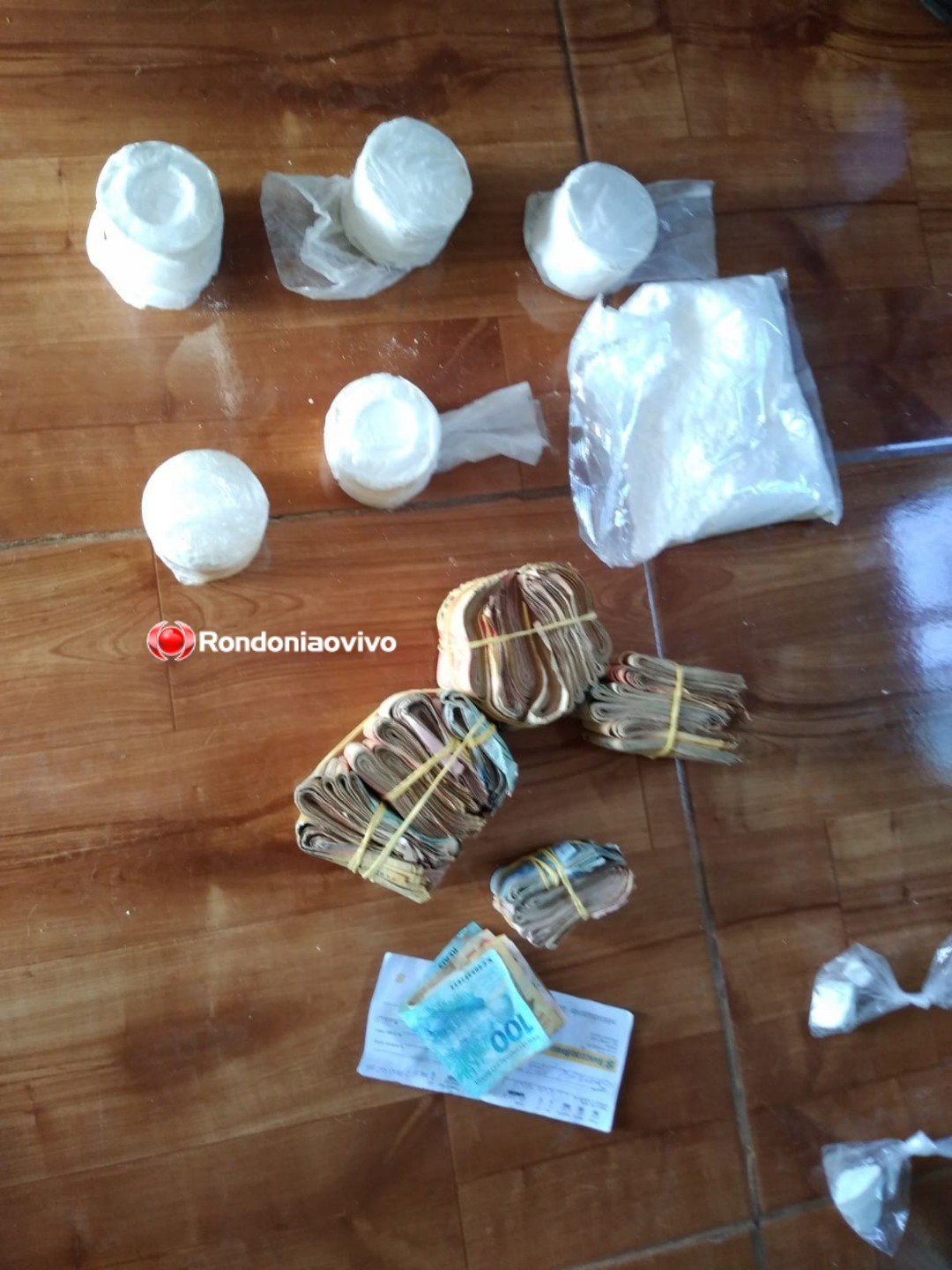 BOCA DE FUMO: Casal é preso com um quilo e meio de maconha e R$ 28 mil do tráfico