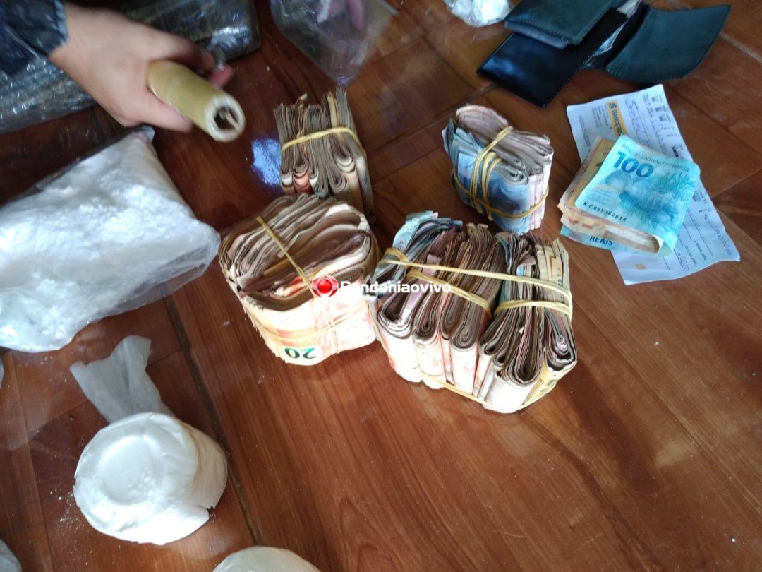 BOCA DE FUMO: Casal é preso com um quilo e meio de maconha e R$ 28 mil do tráfico