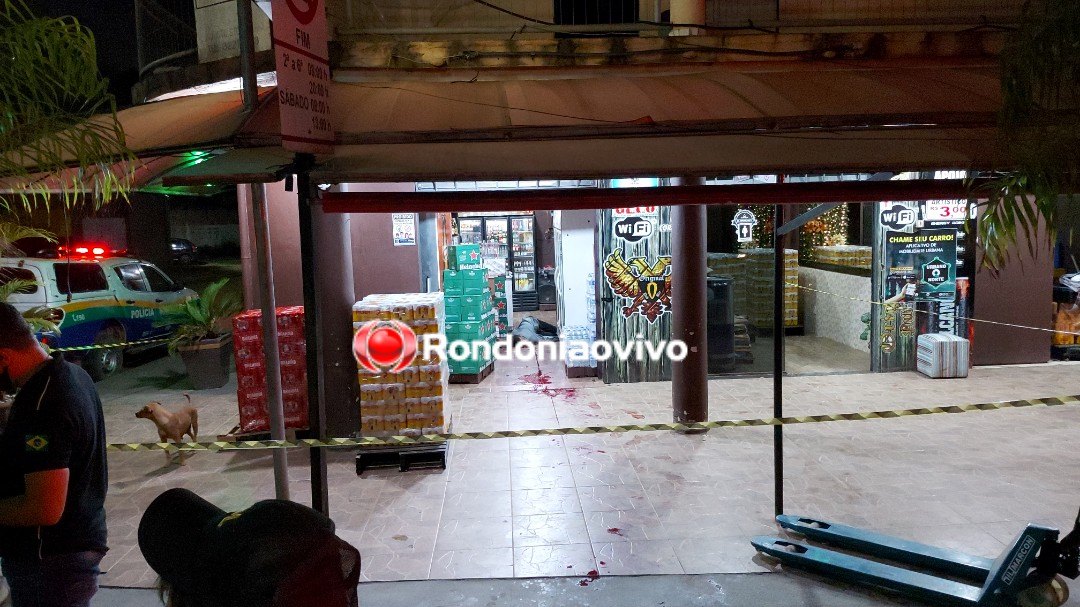 ASSISTA O VÍDEO: Apenado é atacado a facada e morre dentro de conveniência na capital