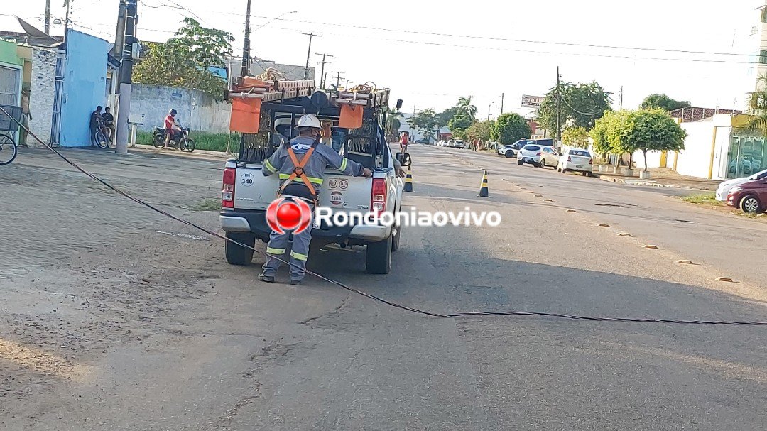 VÍDEO: Oficina tem princípio de incêndio após caminhão arrastar fio