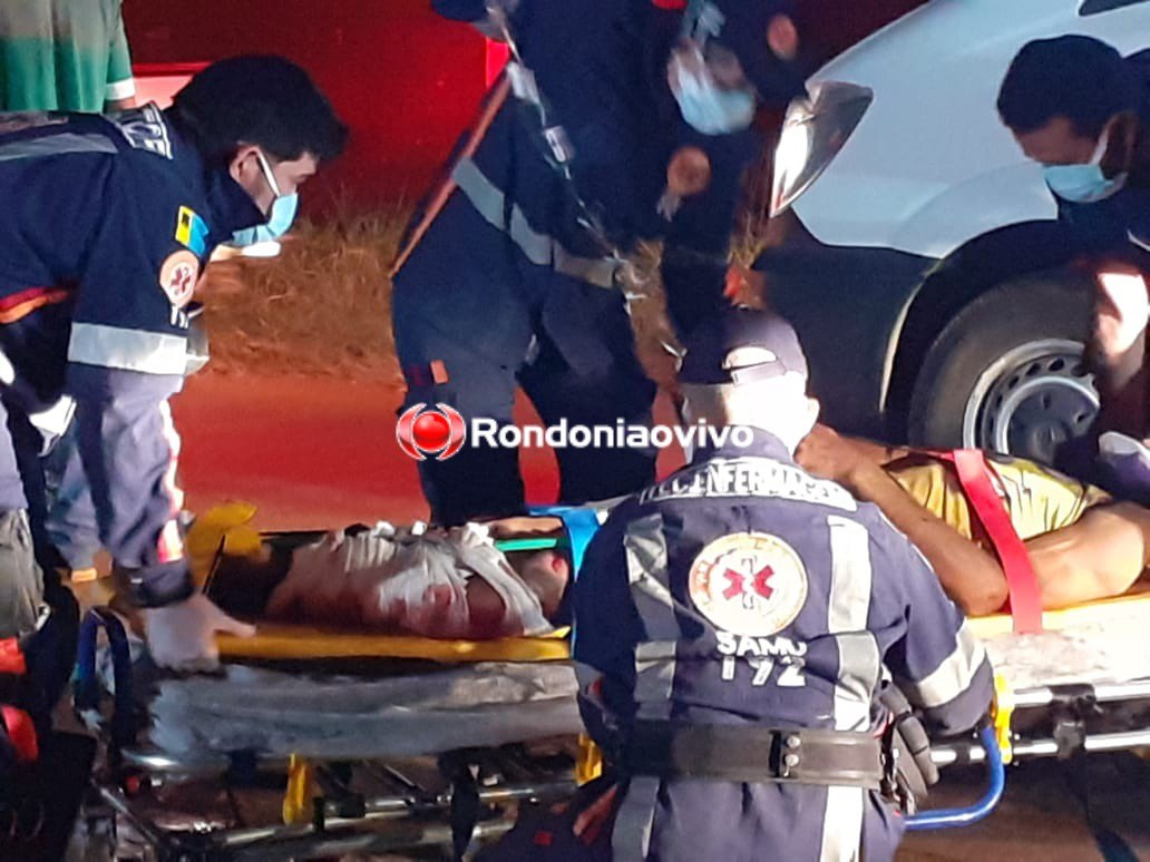 GRAVE: Motociclista tem fratura exposta na perna após colisão frontal com automóvel