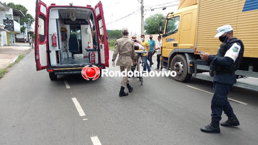 ASSISTA: Grave acidente envolvendo carro, moto e caminhão dos Correios