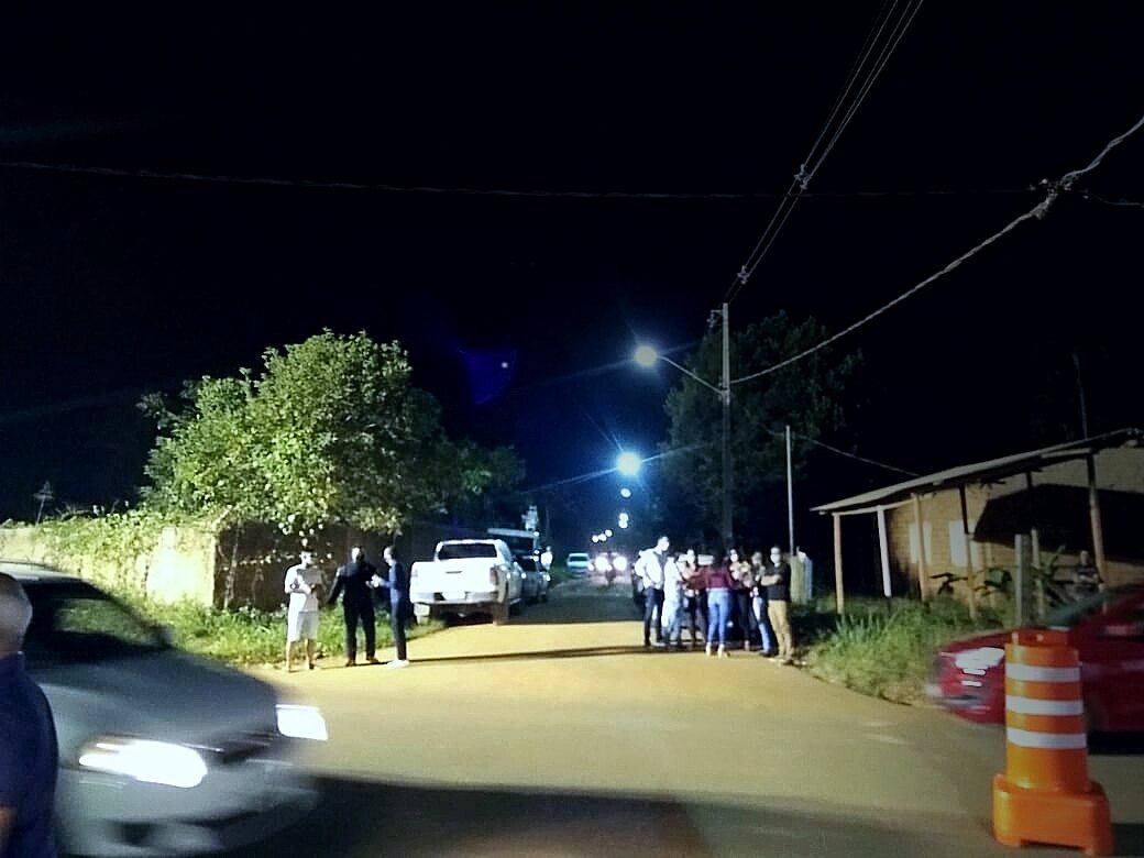 VEREADOR: Emdur atende Márcio Miranda e realiza reparos na iluminação da rua Goianésia