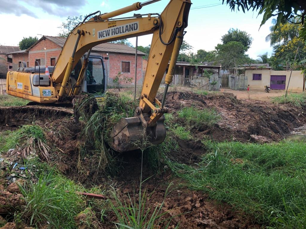 TRABALHO: Vereador Márcio Miranda realiza pedido de limpeza de canal para ligar ruas