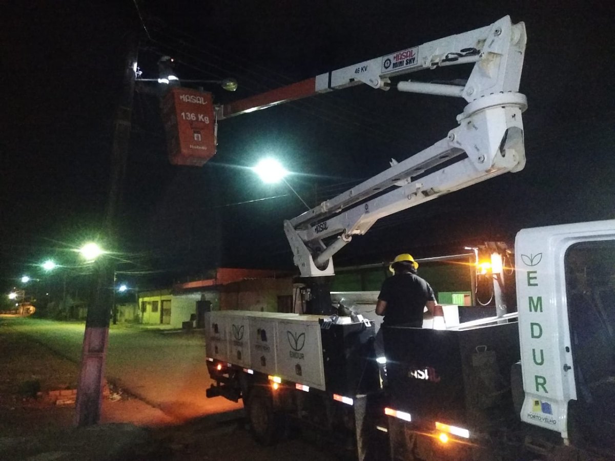 TRABALHO: Pedido de Márcio Miranda é atendido e rua é iluminada na zona Leste